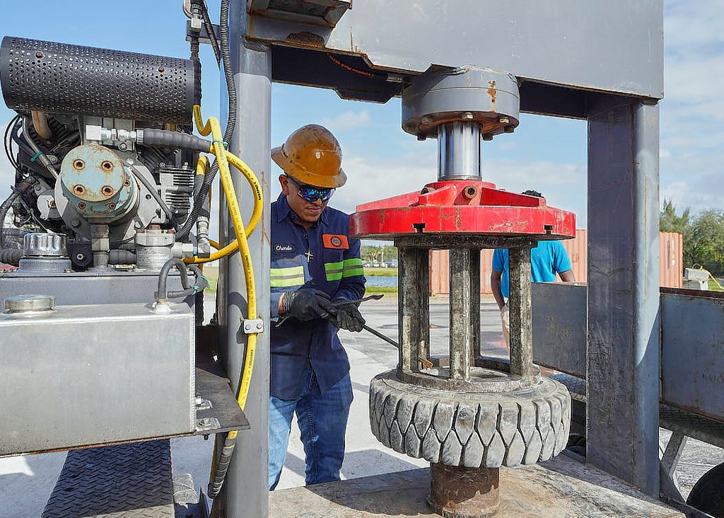 rubber tracks for compact loaders Texas